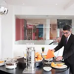 法鲁中心酒店