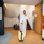 法鲁中心酒店